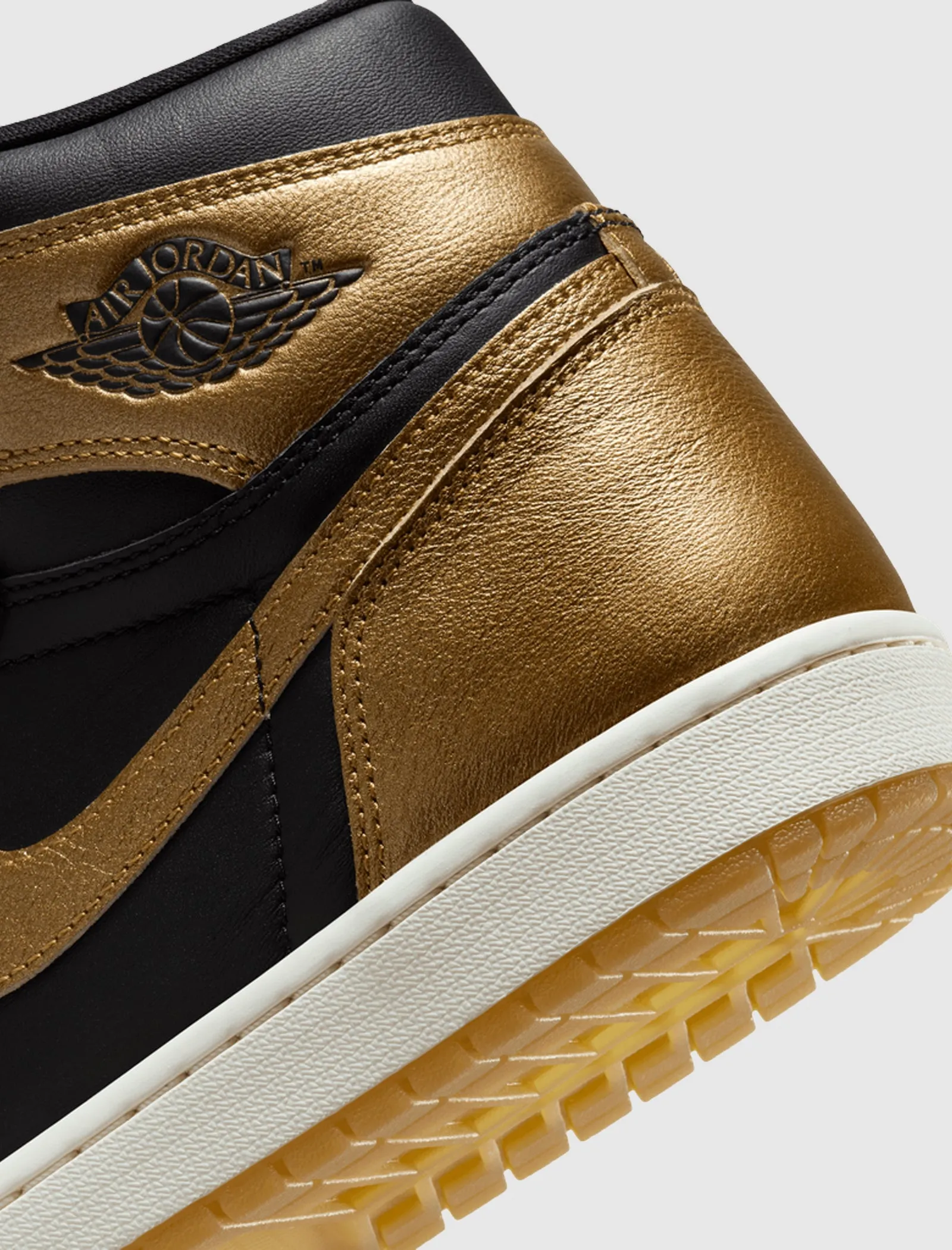 AIR JORDAN 1 RETRO HIGH OG "BLACK/METALLIC GOLD/SAIL"