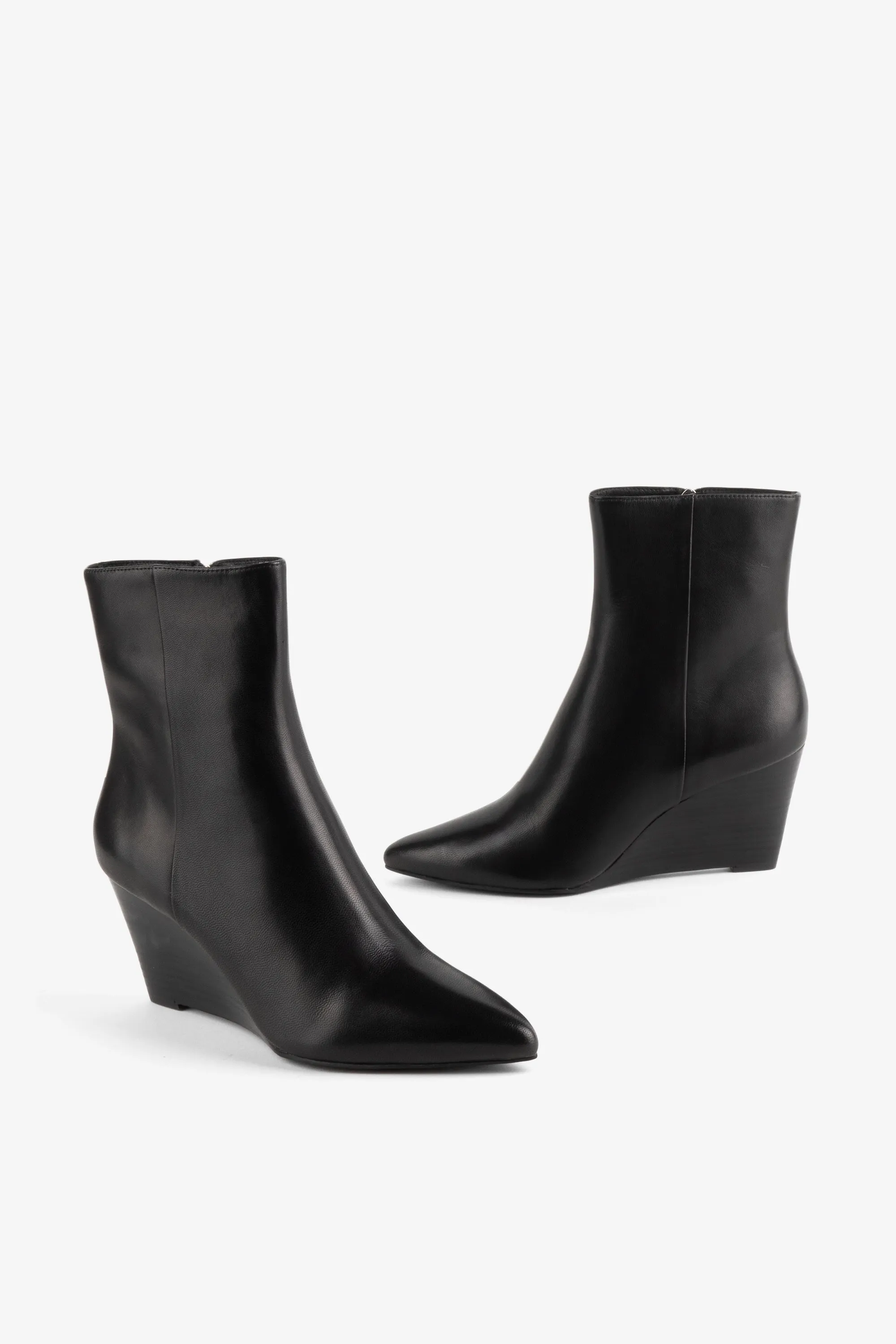 FANG POINTED TOE WEDGE BOOT