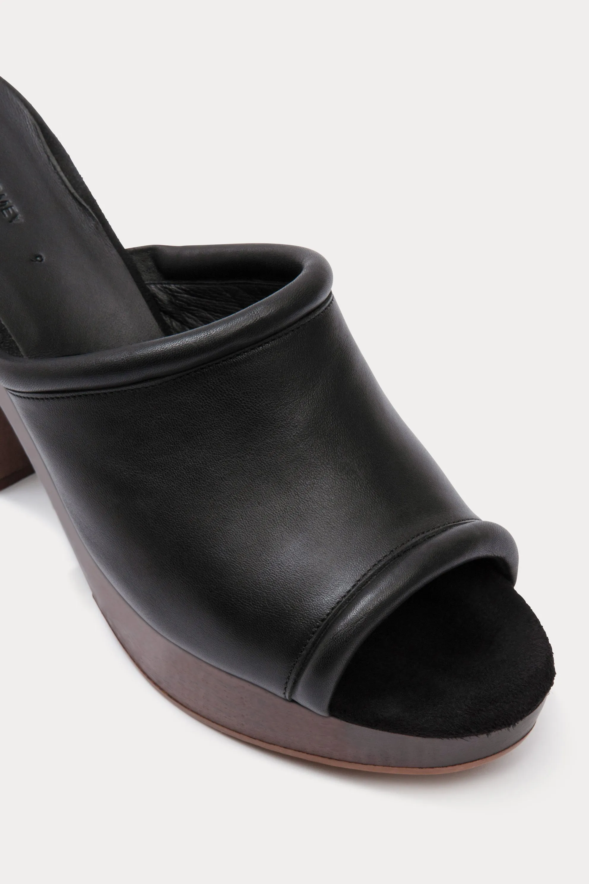 Faustine Pump Clog